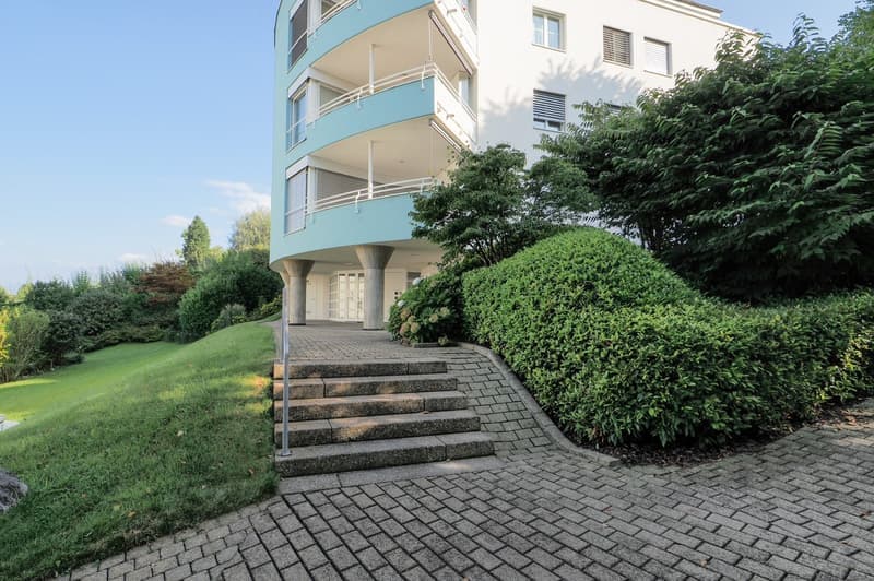 Helle 3.5-Zimmer-Wohnung mit Balkon und Seeblick in Wädenswil (3)