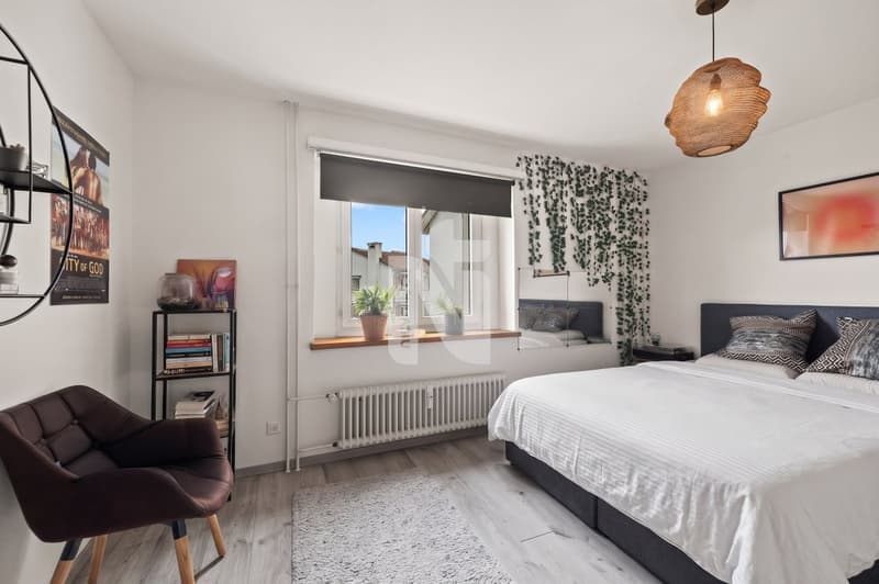 Grosszügig und lichtdurchflutet: 4.5-Zimmer-Wohnung mit Sauna, Balkon und Tiefgaragenplatz (4)