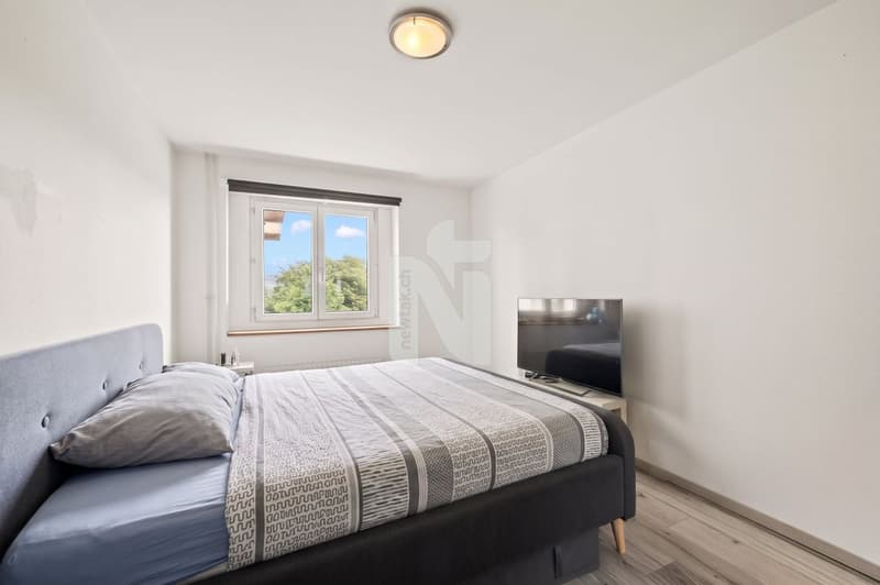 Grosszügig und lichtdurchflutet: 4.5-Zimmer-Wohnung mit Sauna, Balkon und Tiefgaragenplatz (5)