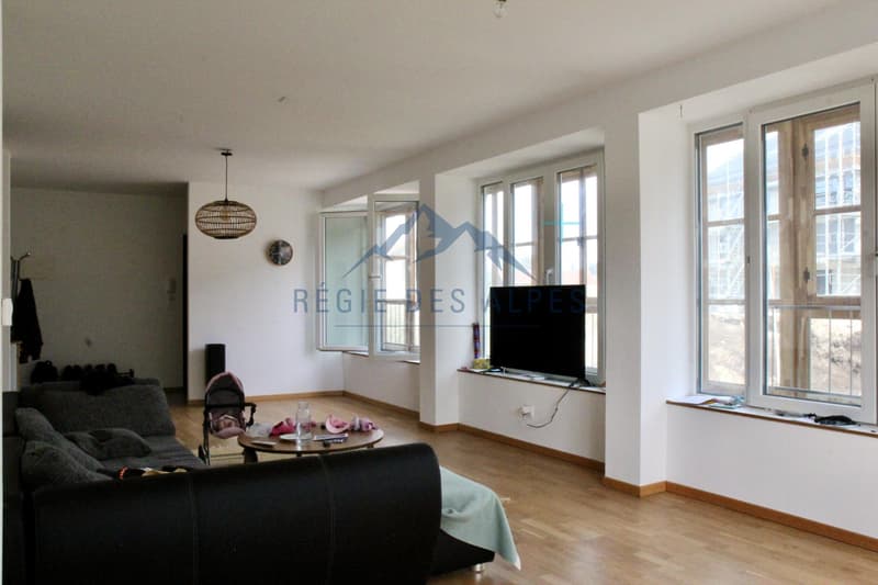 Appartement en bord de rivière : Modernité et sérénité à saisir près de la nature ( Lot 8 ) (2)