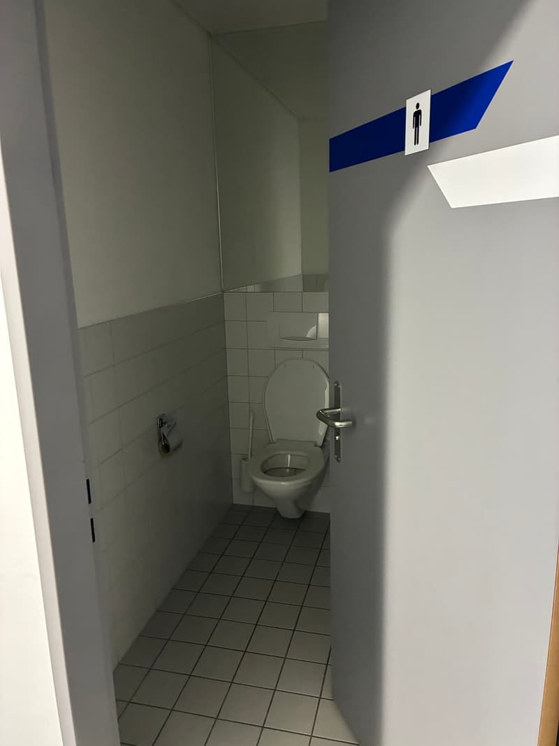 gemeinschaftliche Toilette Herren