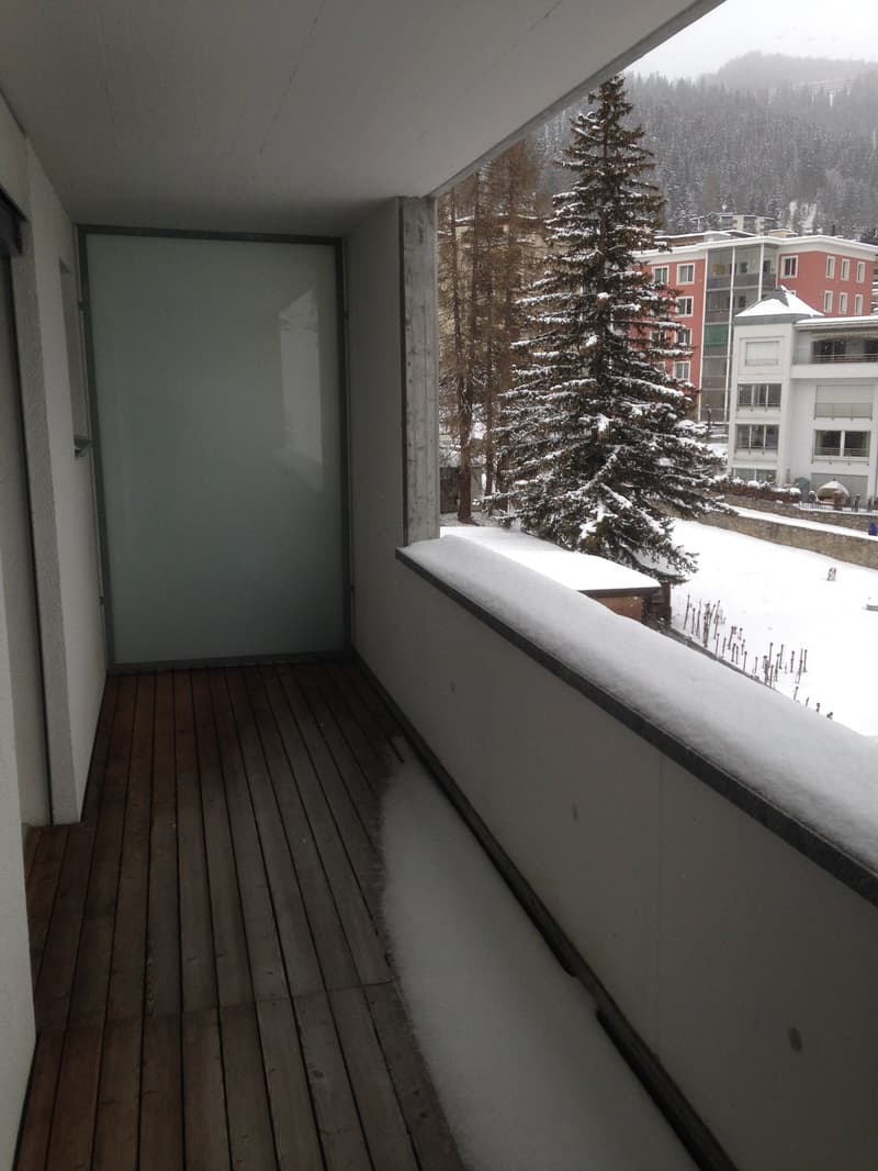 Moderne 1.5-Zimmer-Studio-Wohnung mit Balkon in Davos Platz (11)