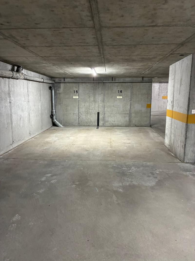 Einstellhallenplatz zur Miete in Klosters Dorf (2)