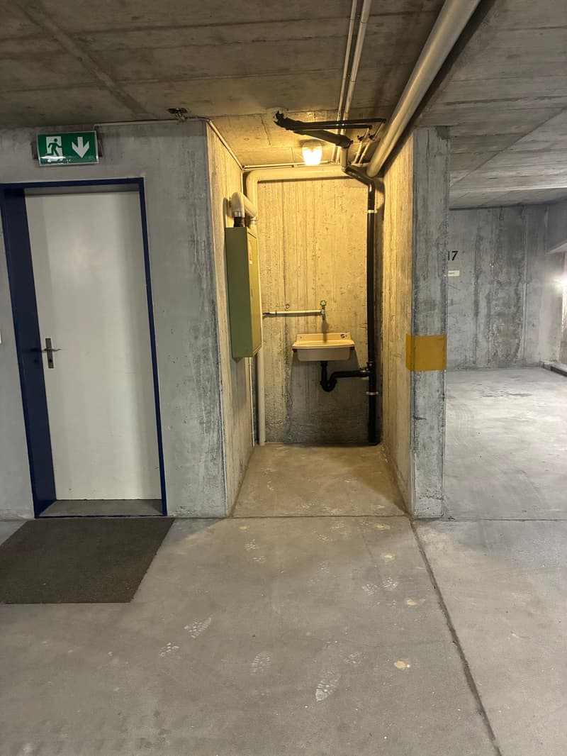 Einstellhallenplatz zur Miete in Klosters Dorf (5)