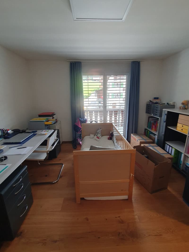 Helle 3.5-Zimmer-Wohnung mit Balkon und schöner Aussicht in Klosters-Serneus (5)