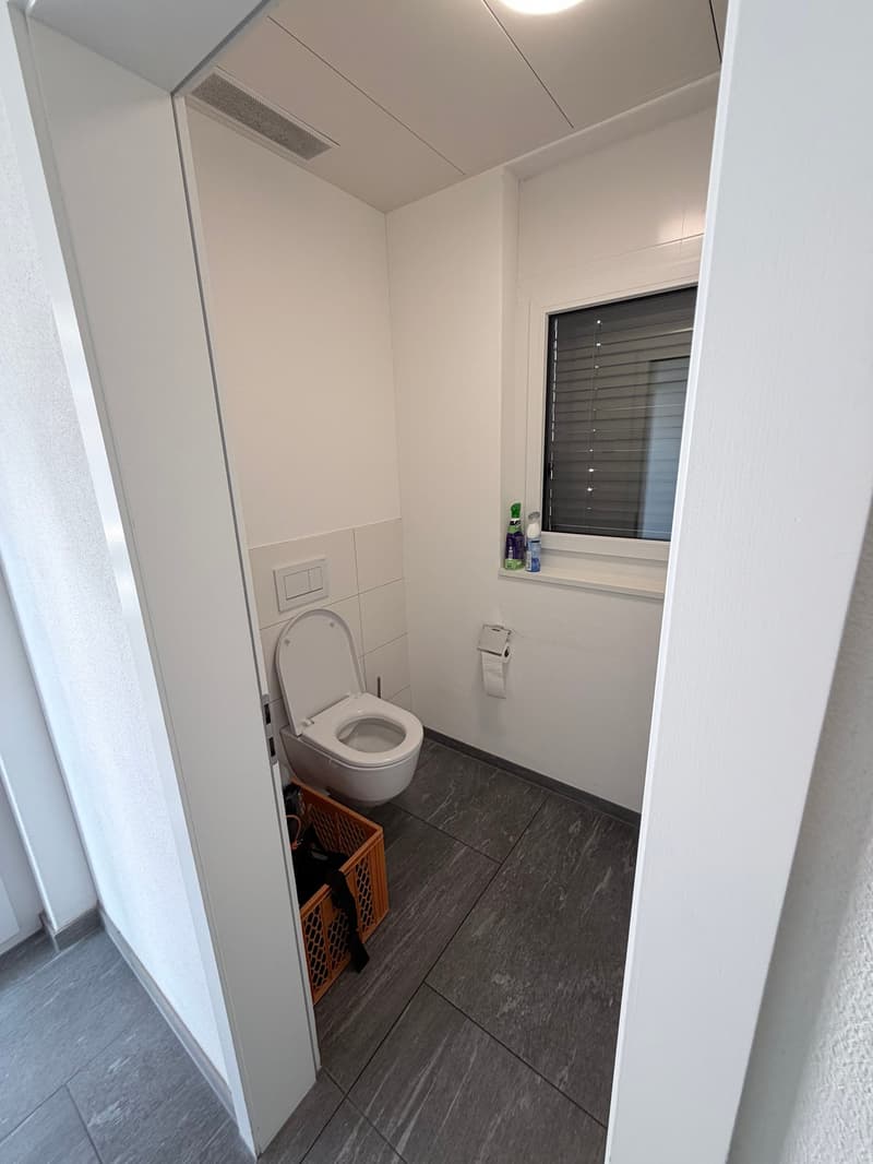 Modernes Ladenlokal an der Landstrasse in Klosters Platz (9)