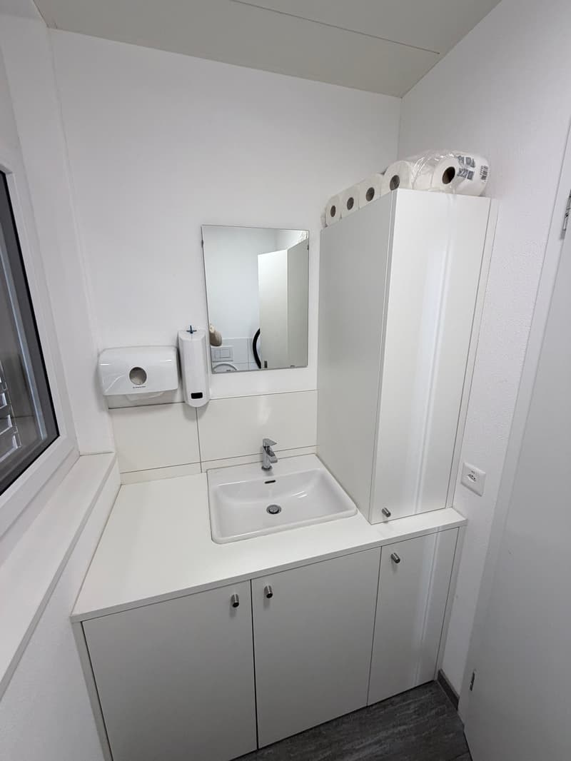 Modernes Ladenlokal an der Landstrasse in Klosters Platz (10)