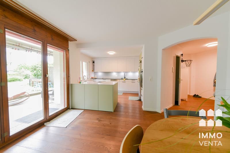 Esszimmer und Küche / Salle à manger et cuisine