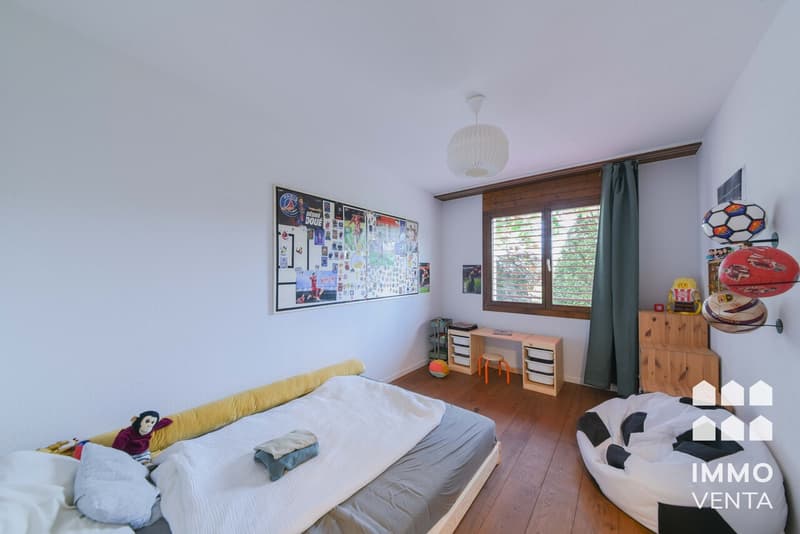 Schlafzimmer / Chambre à coucher