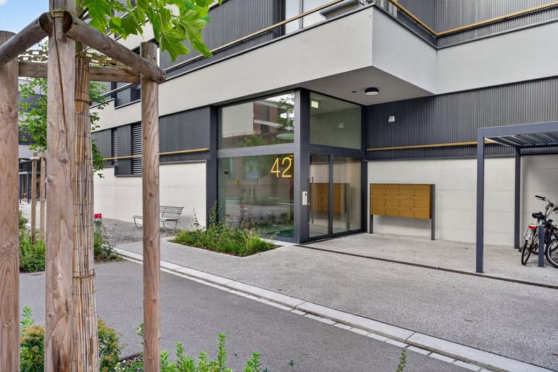 2.5-Zimmer-Gartenwohnung an erstklassiger Lage am Zürcher Stadtrand (2)