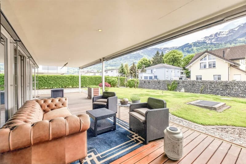 Gartenterrasse mit Umschwung