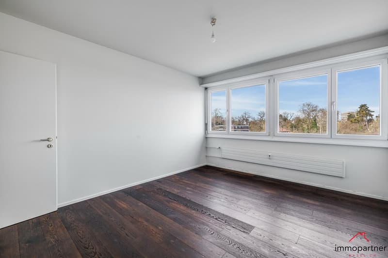 empty room, white walls, wooden floor, large windows, white door