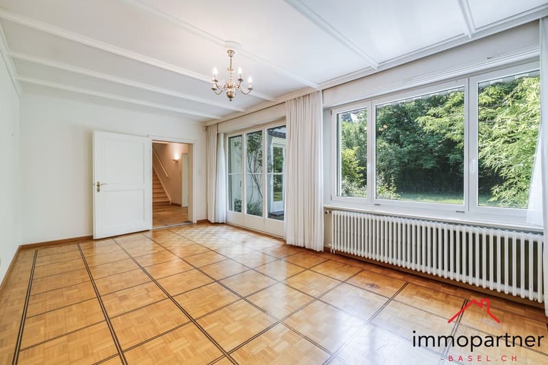 Villa mit Traumgarten und Entwicklungspotenzial in Binningen (4)