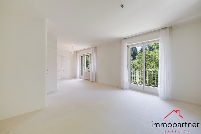 Villa mit Traumgarten und Entwicklungspotenzial in Binningen (7)