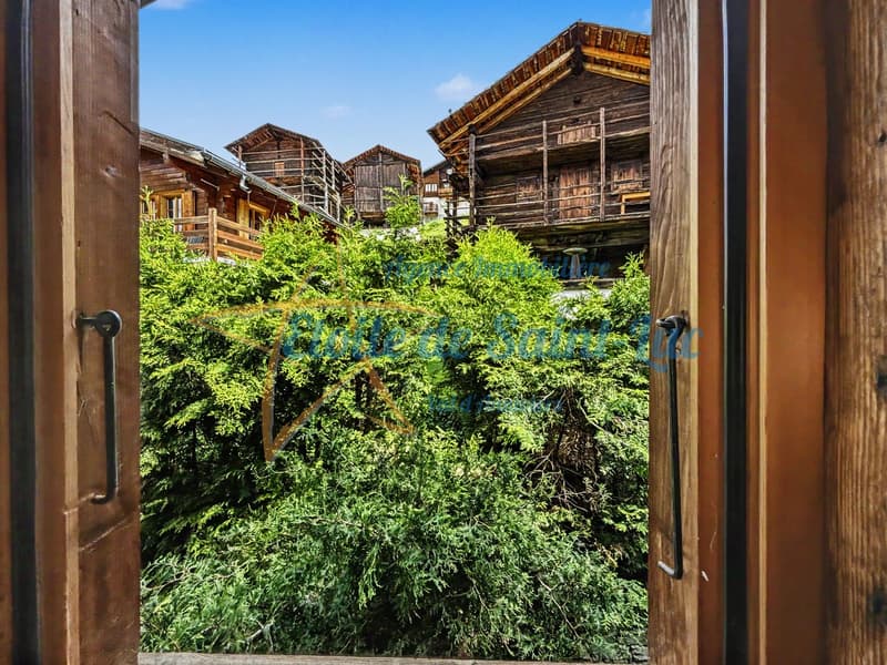 Superbe chalet et ses deux raccards (14)