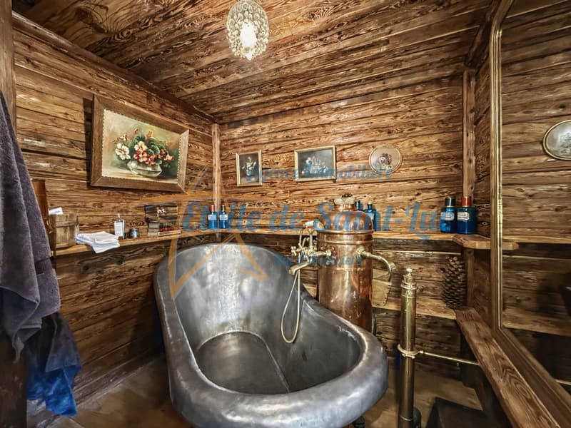 Superbe chalet et ses deux raccards (13)