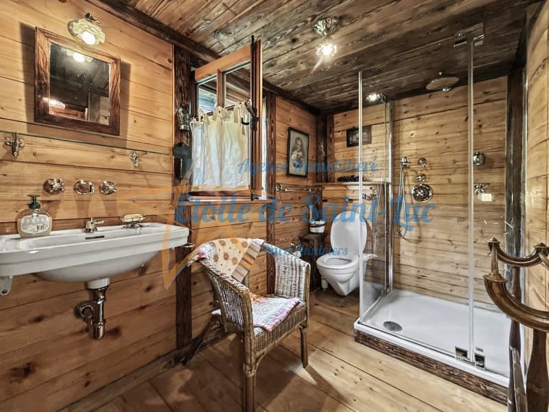 Superbe chalet et ses deux raccards (12)