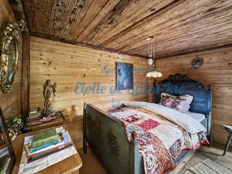 Superbe chalet et ses deux raccards (8)