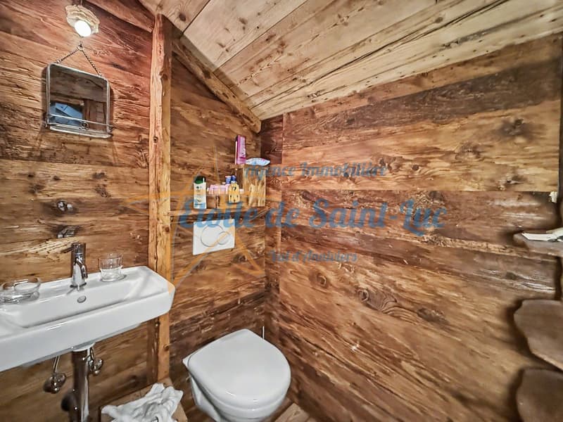 Superbe chalet et ses deux raccards (28)