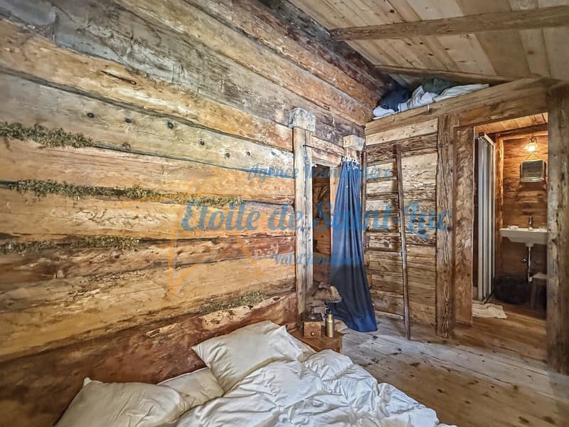 Superbe chalet et ses deux raccards (27)