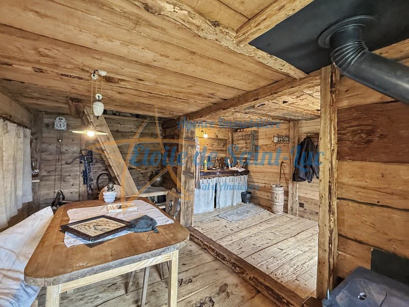 Superbe chalet et ses deux raccards (25)