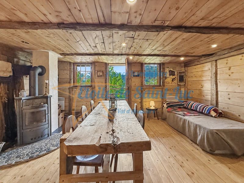 Superbe chalet et ses deux raccards (19)