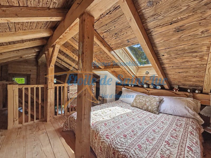 Superbe chalet et ses deux raccards (11)