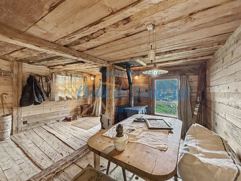 Superbe chalet et ses deux raccards (26)