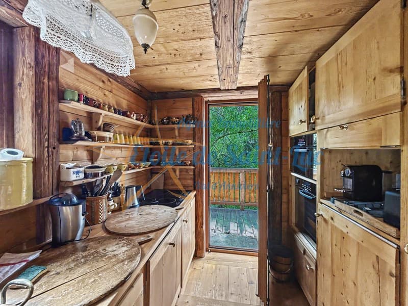 Superbe chalet et ses deux raccards (7)