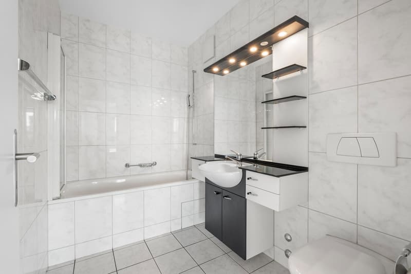 Bad mit Badewanne