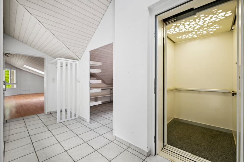 Entrée mit direktem Liftzugang