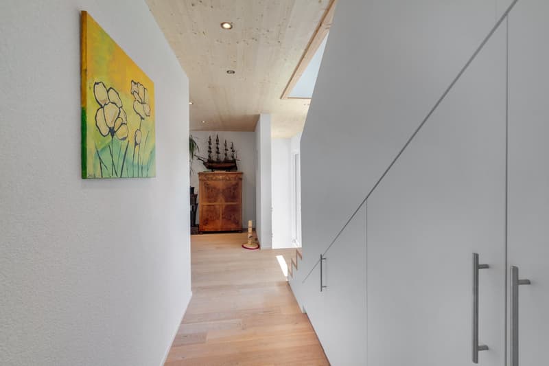 Neuwertiges 4.5-Zimmer-Einfamilienhaus mit Dachterrasse & Seesicht (9)