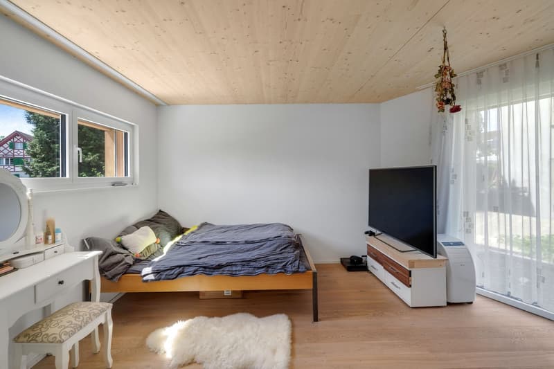 Neuwertiges 4.5-Zimmer-Einfamilienhaus mit Dachterrasse & Seesicht (11)