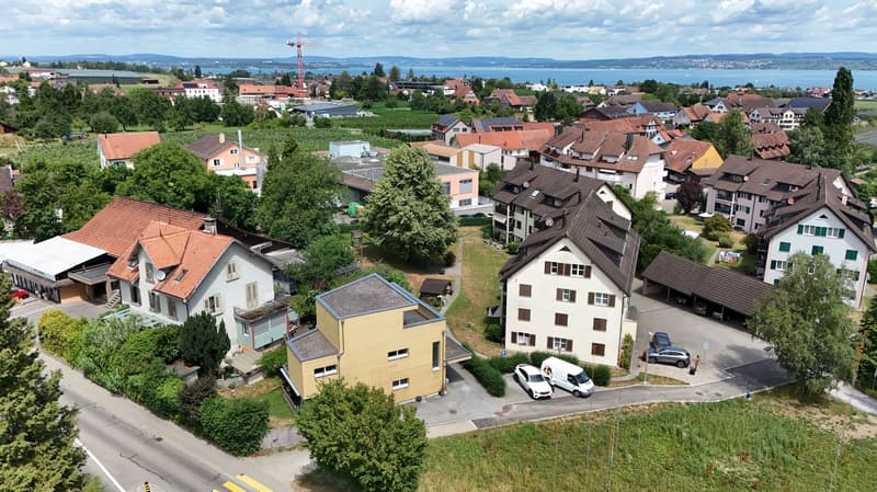 Neuwertiges 4.5-Zimmer-Einfamilienhaus mit Dachterrasse & Seesicht (13)