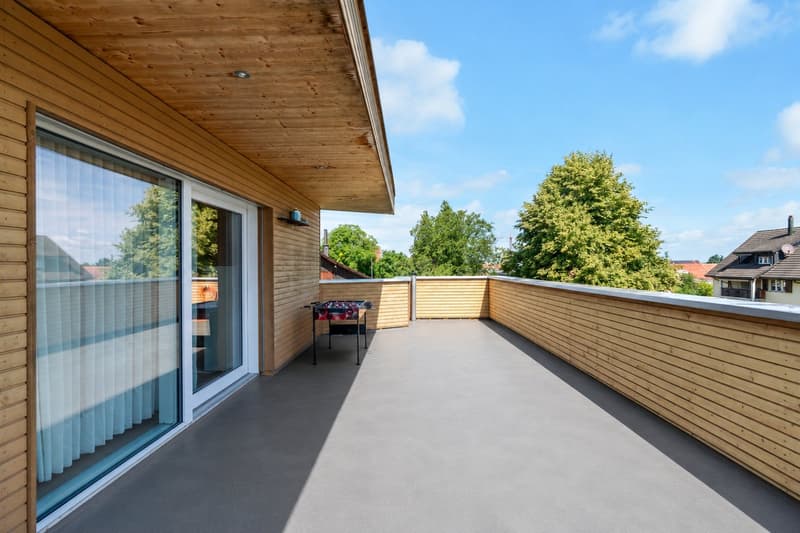 Neuwertiges 4.5-Zimmer-Einfamilienhaus mit Dachterrasse & Seesicht (8)