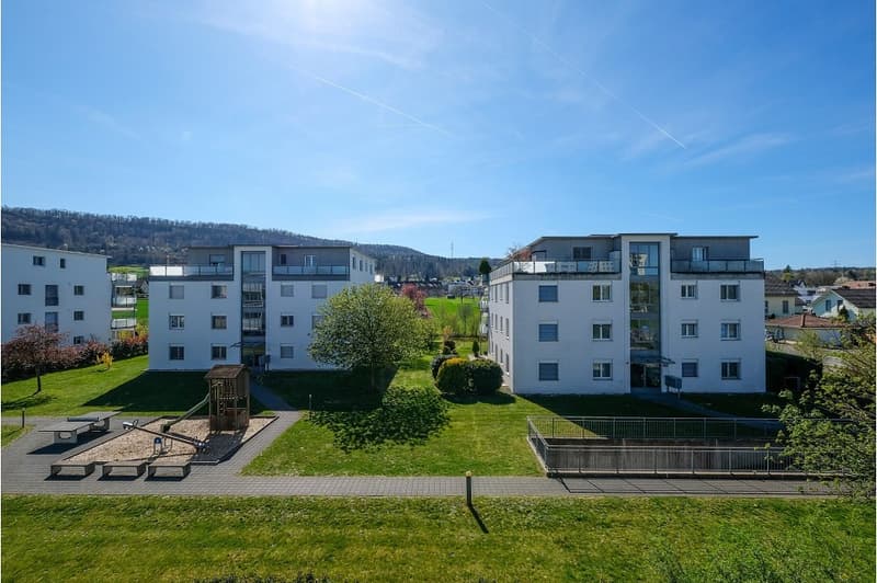 Zentral gelegene 2.5 Zimmer-Wohnung an sonniger Lage mit Aussicht! (10)
