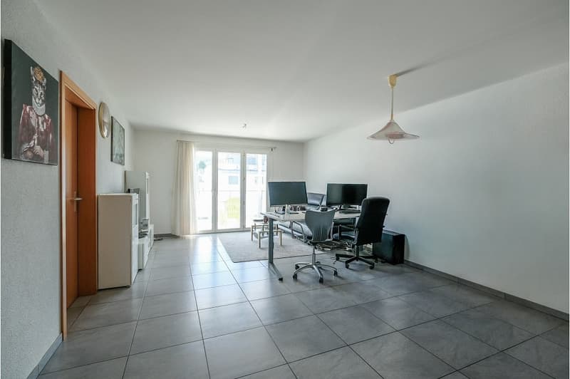 Zentral gelegene 2.5 Zimmer-Wohnung an sonniger Lage mit Aussicht! (5)