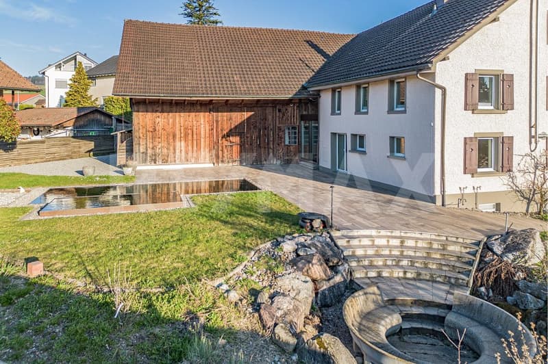 Stilvoll gepflegtes 6 Zimmer-Haus mit Naturpool und grossem Garten (7)