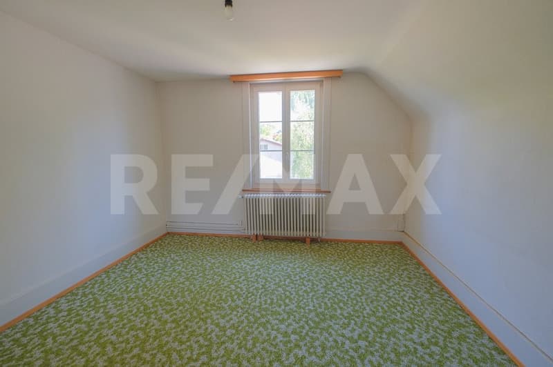 Freistehendes 4.5 Zimmer-Haus mit separatem, vielseitigem Nebengebäude (6)
