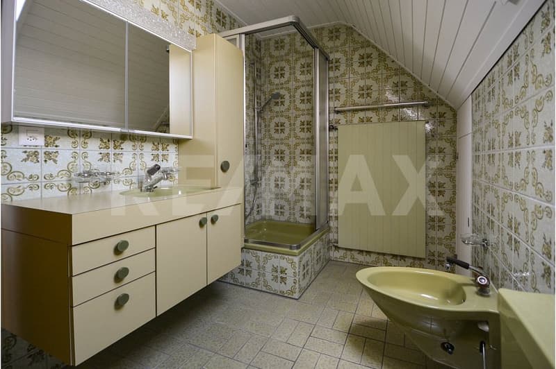 Freistehendes Zweifamilienhaus mit grosszügigem Garten (8)