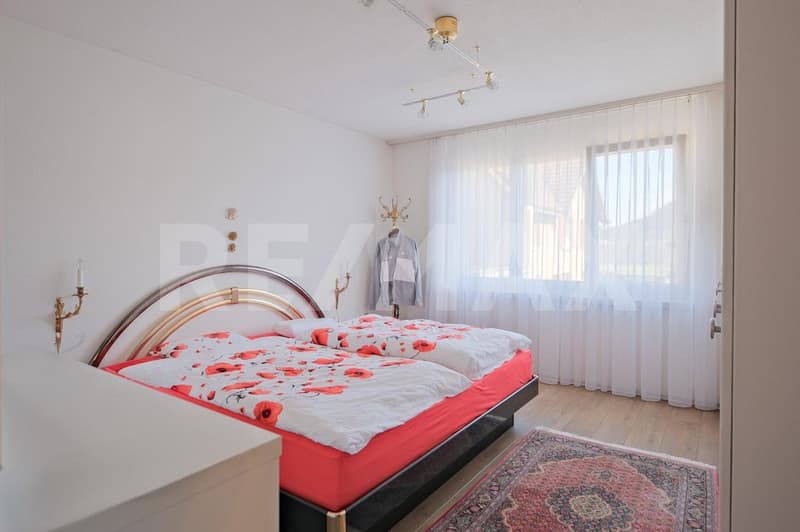 Freistehendes 5.5 Zimmer-Einfamilienhaus mit grossem Garten und Doppelgarage (8)