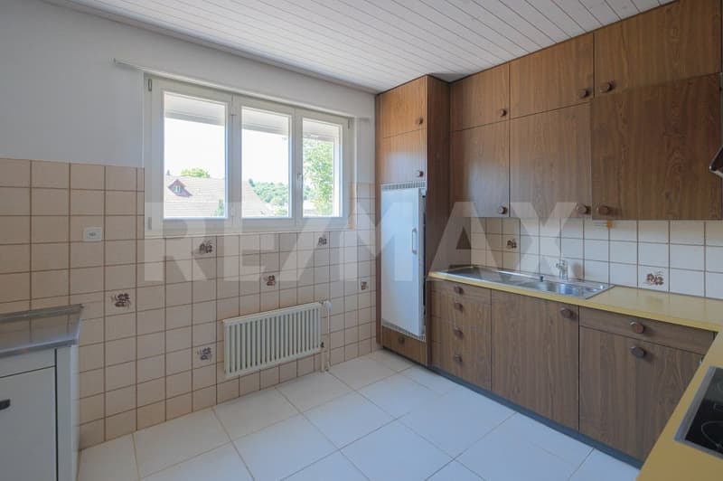 Freistehendes Einfamilienhaus mit separatem, vielseitigem Nebengebäude (3)