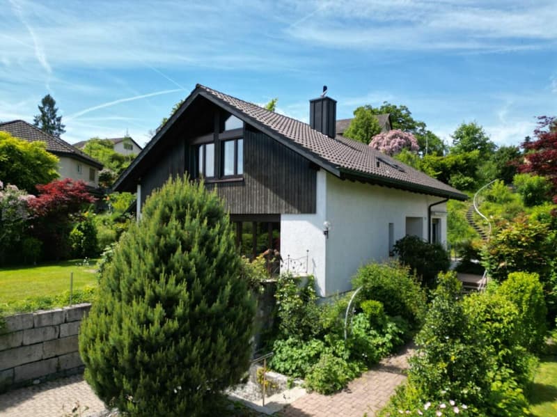 Attraktives Einfamilienhaus mit gepflegter Umgebung (2)