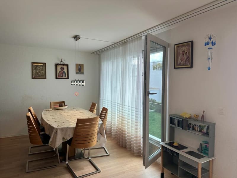 Grosszügige 3.5-Zimmer-Wohnung an ruhiger Lage (4)