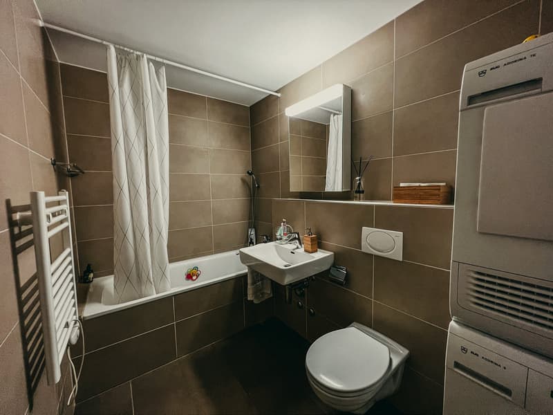 02911 - Appart. 3 PCES - RUE JACQUES-GACHOUD 6 - FRIBOURG (8)