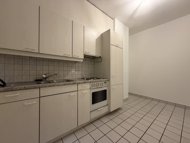 03865 - Appart. 2½ PCES - RUE NEUVEVILLE 33 - FRIBOURG (4)