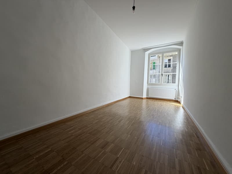 03865 - Appart. 2½ PCES - RUE NEUVEVILLE 33 - FRIBOURG (2)