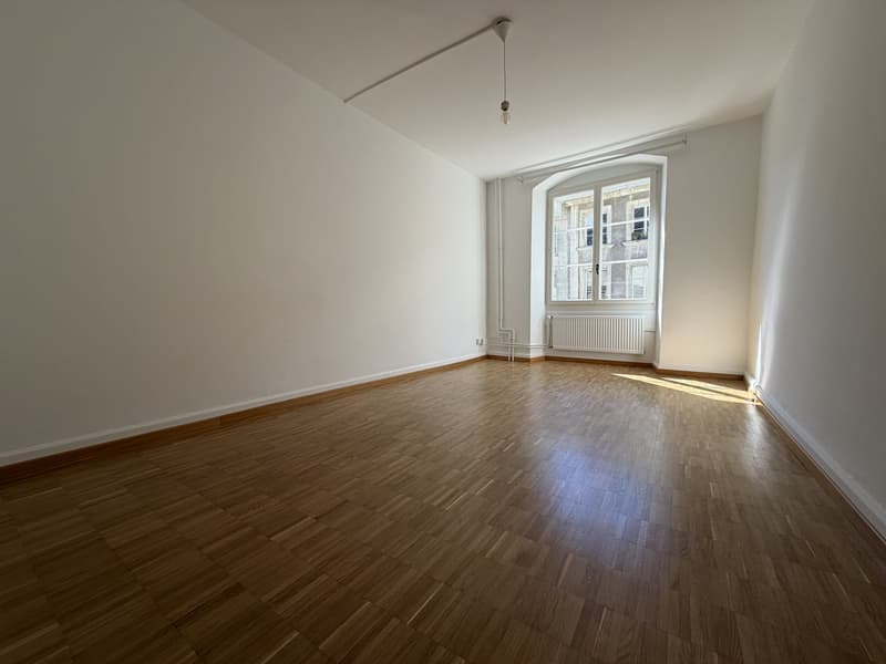 03865 - Appart. 2½ PCES - RUE NEUVEVILLE 33 - FRIBOURG (1)