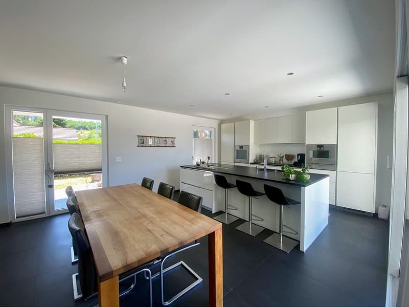 Magnifique maison d'architecte avec piscine et garage double (2)
