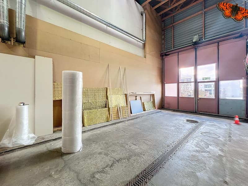 Entrepôt divisible de 1'730 m² à proximité des axes autoroutiers (9)